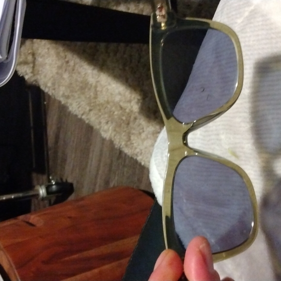 Gucci Sunglasses - Picture 3 of 3